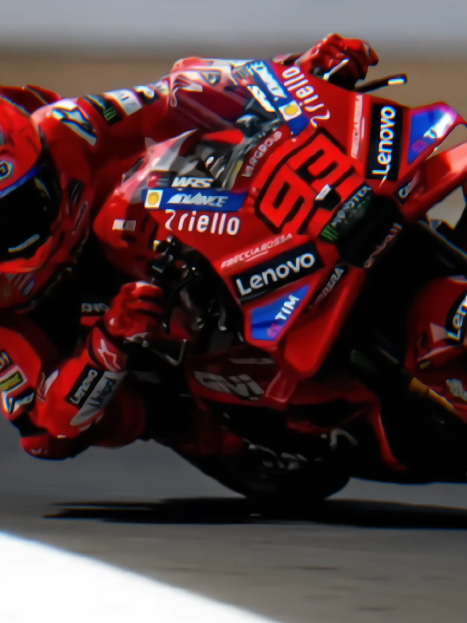 lastcorner battel for 3rd marc marquez vs morbideli dan alex di blakang 💪💪💪#alexmarquez #mm93 #babyalien #britishgp #silverstone #alexmarquez #morbidelli #fypppp#fyppppppppppppppppppppppp 