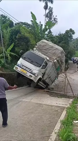 teragedi truk terguling  #tanjakansawahlega  #pasirkuda  #pyfツviral_ 