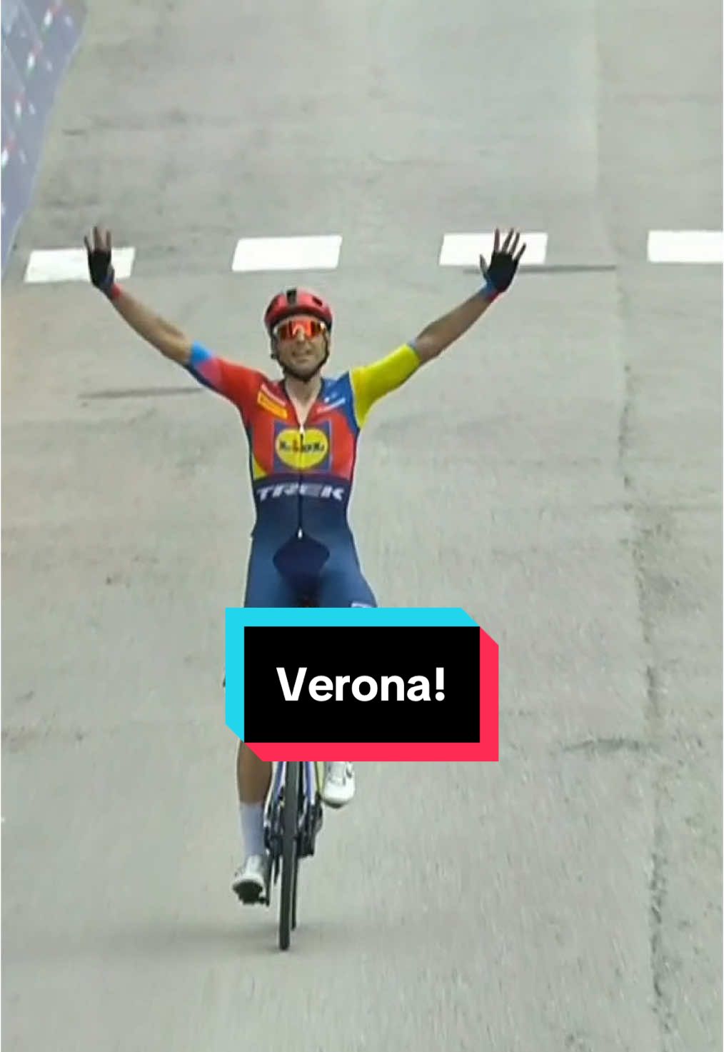 CARLOS VERONA IS A GRAND TOUR STAGE WINNER! 🏆  What a Giro this is for Lidl-Trek - it’s their SIXTH stage win 😱 #cycling #giro #roadcycling 