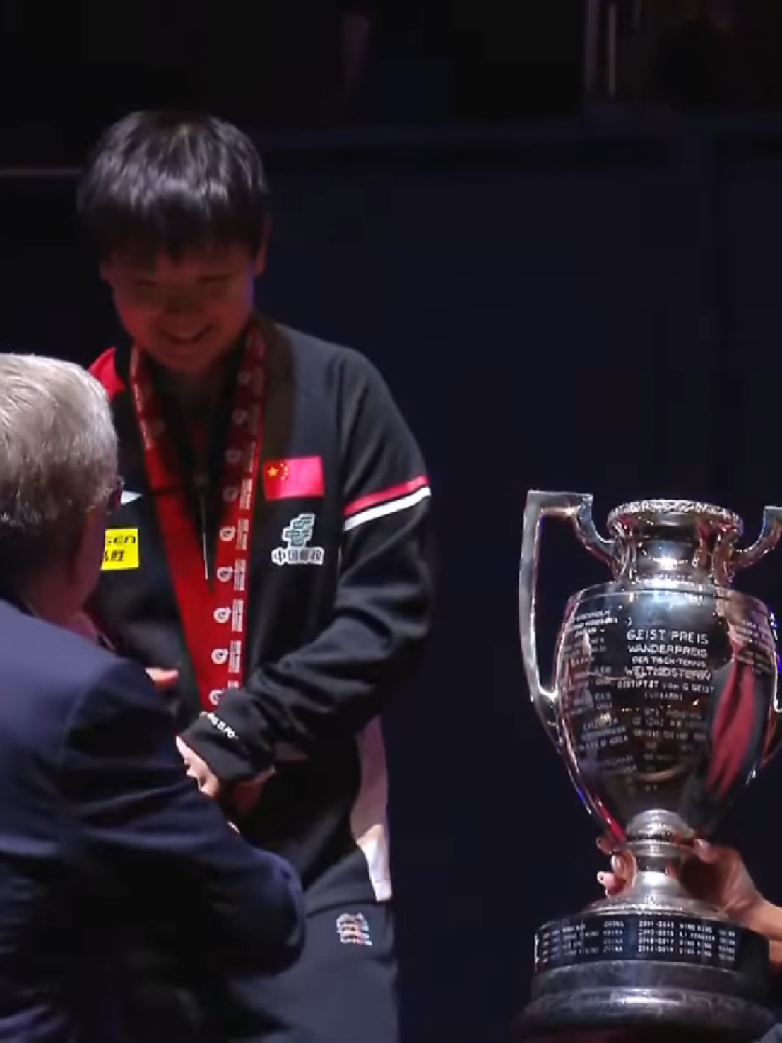 Phần trao cup của Shabao nhà chúng ta nè 🥰#孙颖莎🦈 #莎莎 #sunyingsha #Shasha #xiaodoubao #xiaomawang 