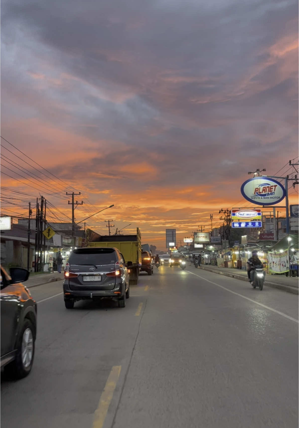 SKSD (Simpang Kades Sano Dikit) Vibes🌆 #palembang #foryoupage #fyp #fypgakni #aboutyouthe1975 