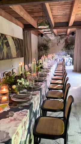 it’s the branded butter for me … @Jordan’s Food of Distinction #tablescapestyling #eventdesign #chicagoevents #eventstylist #charcoalfactoryloft #dinnerparty #elliestyled 🖤