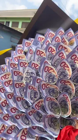 5000 cedis bouquet 🤭🤭