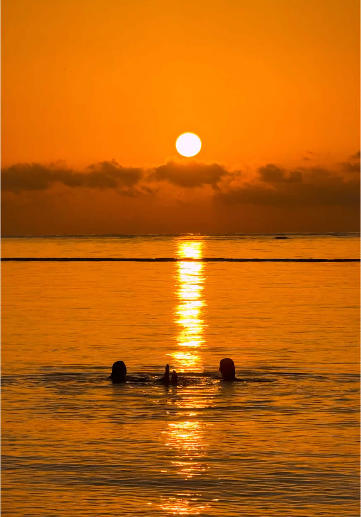more sunrise swims this summer >>> wearing @natur. swimwear 👙#sunrise #friends #ocean #caribbean #swimwear #Summer 