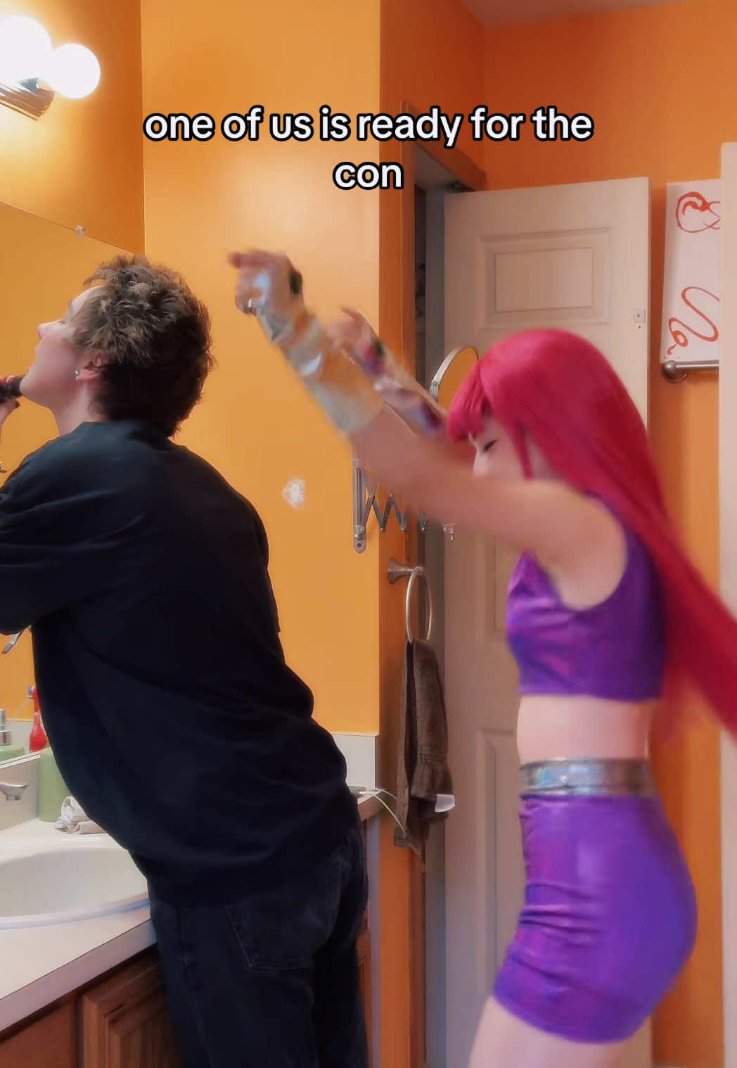 he had a meeting i give him mercy ig @Piphy does cosplay 🧁 #cosplay #cosplayers #cosplayconvention #starfire #teentitans #fypシ 