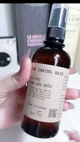 Xịt dưỡng tóc tinh dầu bưởi của nhà the caring hair giúp giảm rụng, mọc tóc mà không gây bết dính. có cả xịt hương thảo theo chị Happy Phạm review nha  #miasacmia #review #xuhuong #fyp #yeuthich #duongtoc #thecaringhair #chamsoctoc #beauty 