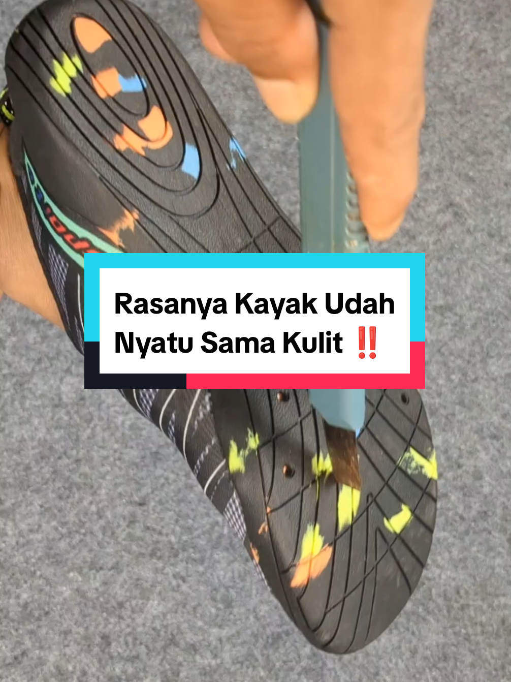 Sepatu ini cocok untuk Yoga, Gym, Jogging, Mancing, Berenang, Menyelam Dapat berfungsi melindungi kaki saat beraktivitas di air atau area basah. Sepatu ini dirancang agar ringan, cepat kering, dan memiliki sol anti-selip untuk mencegah tergelincir di permukaan licin. #sepatuair #sepatupantai #sepatugym #sepatuyoga 