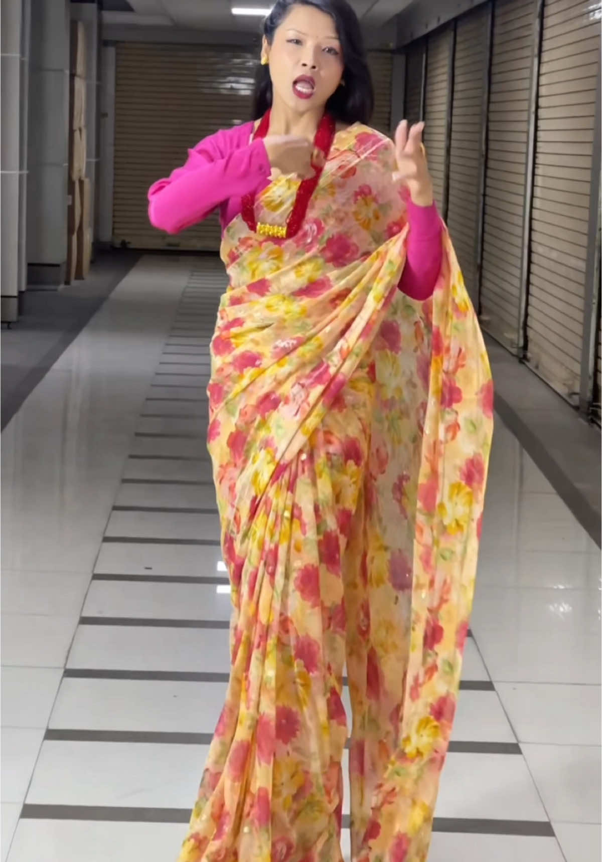 #2250 Only #Japnese chiffon #wholesale #karunaz collection #premium #karunaz collection #Chiffon sari #Floral sari #wholesale #Premium #Exclusive #karunaz team #Joda sari 