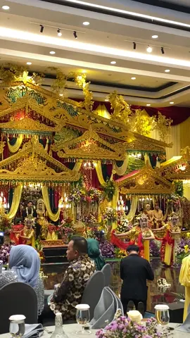 Masyallah super mewah adat banjar ✨💗 #adatbanjar  #adatbanjarkalimantanselatan  #banjarmasin #adatbanjarasli #banjarmasinbungas #fugobanjarmasin #hotelfugobanjarmasin 