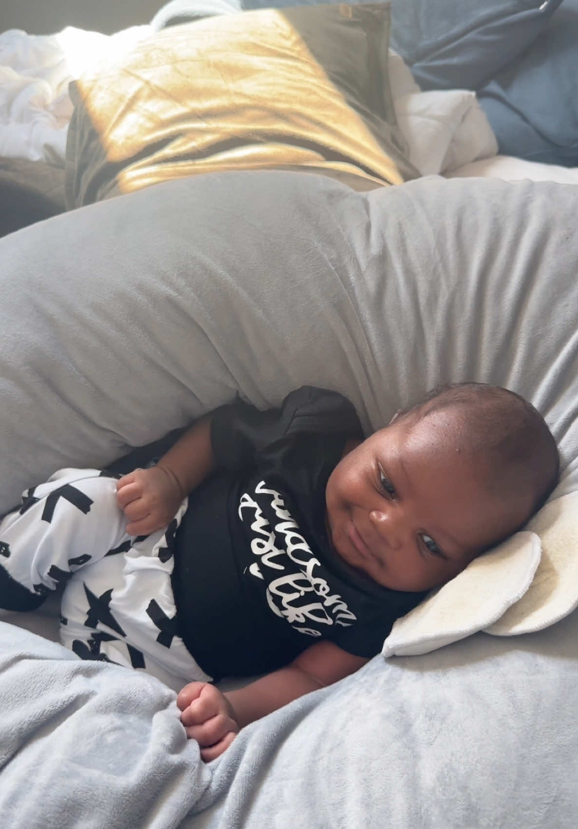 Replying to @Aleya Luna I think he do like em 