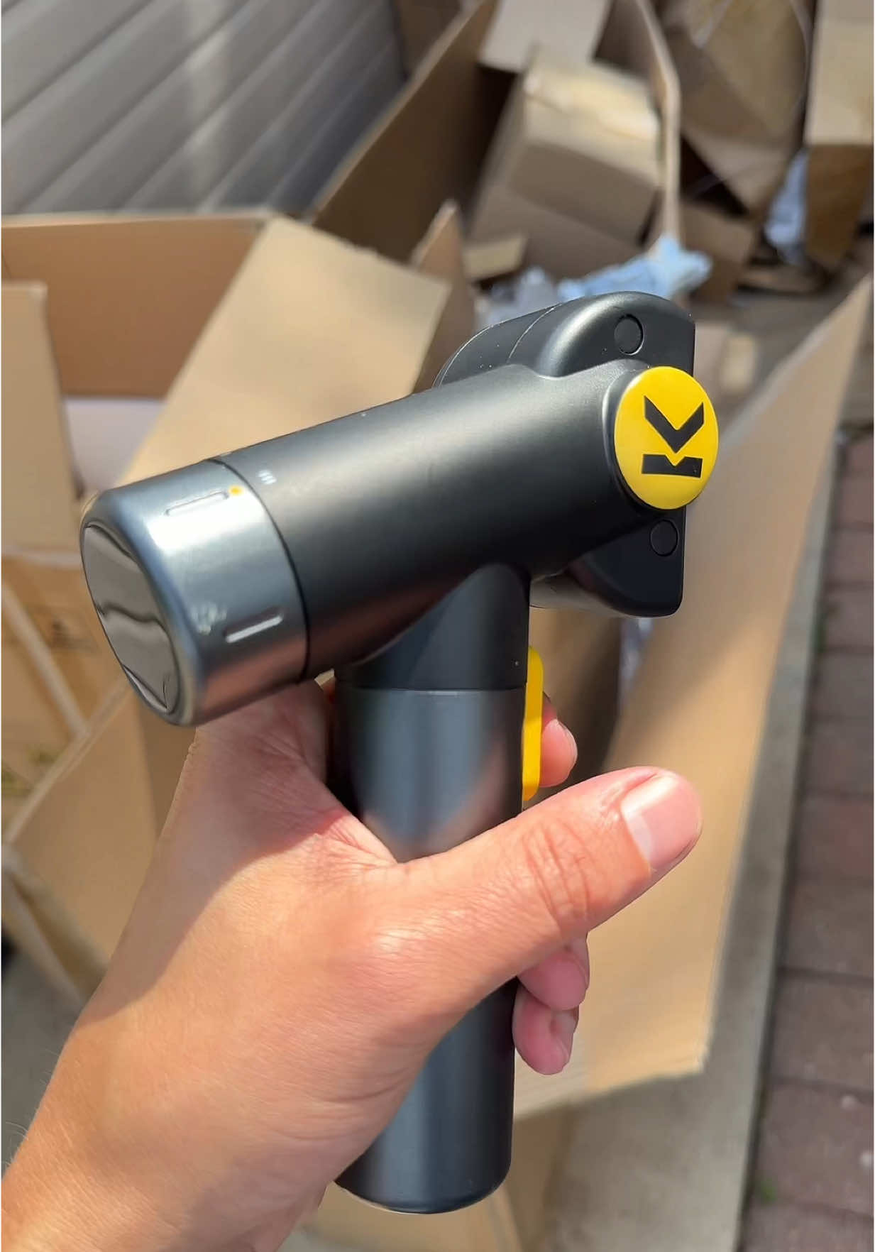 This is the awesome @Fanttik #C8Nano #boxcutter / #plasticcutter! This is awesome! #kahlaDeals #Kahlatalk #Kahlatech  #TikTokShopCreatorPicks #tiktokshopmemorialday #SummerTurnUpEOB #OutDoorFun 