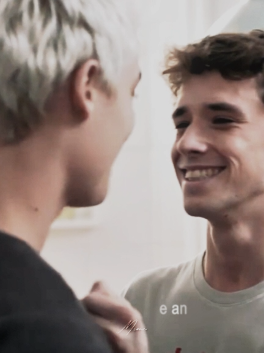 anyone remember them? #wtfock #skambelgium #skam #robbeijzermans #sanderdriesen #sobbe #robbeandsander #fyp #foryou  ac: hxrveymp3 scp: logoless.skam  