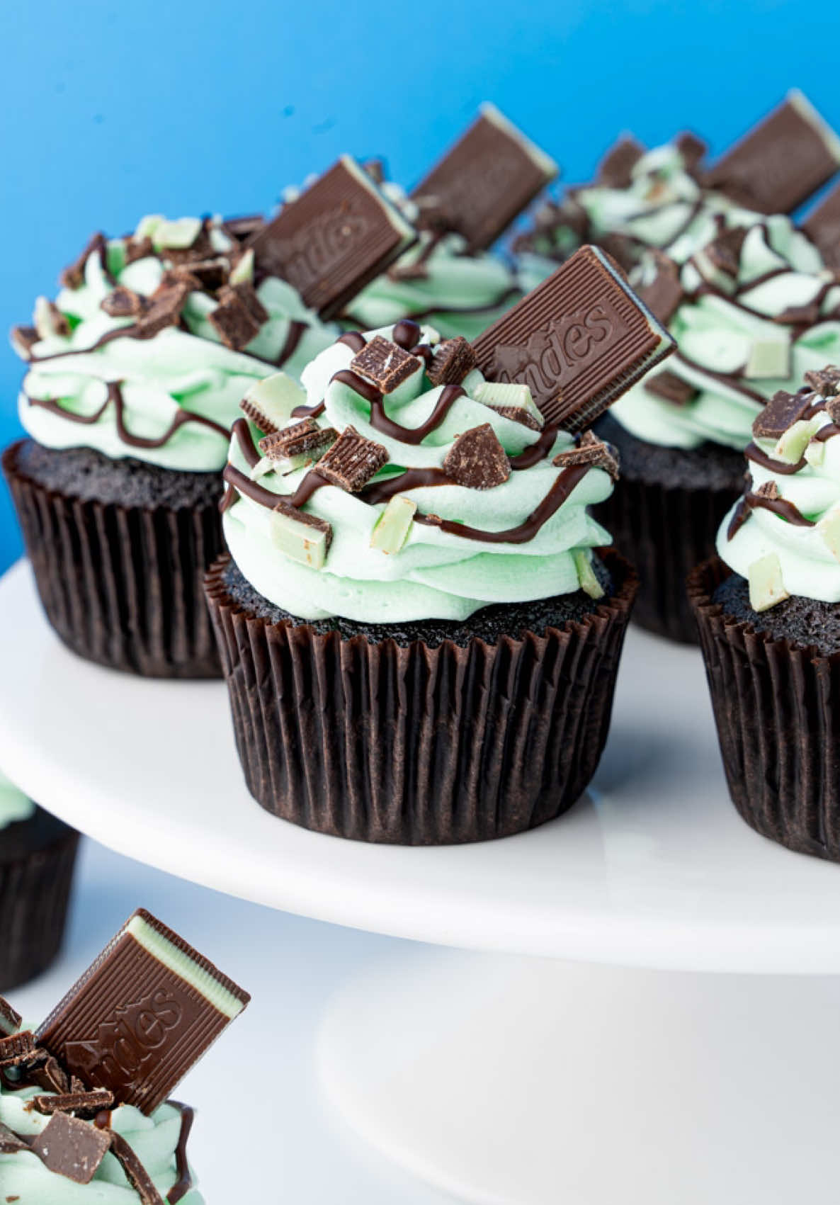 Just a little mint chocolate cupcake piping to make the day a little sweeter! Recipe on cakemehometonight.com! #cupcakes #cupcakepiping