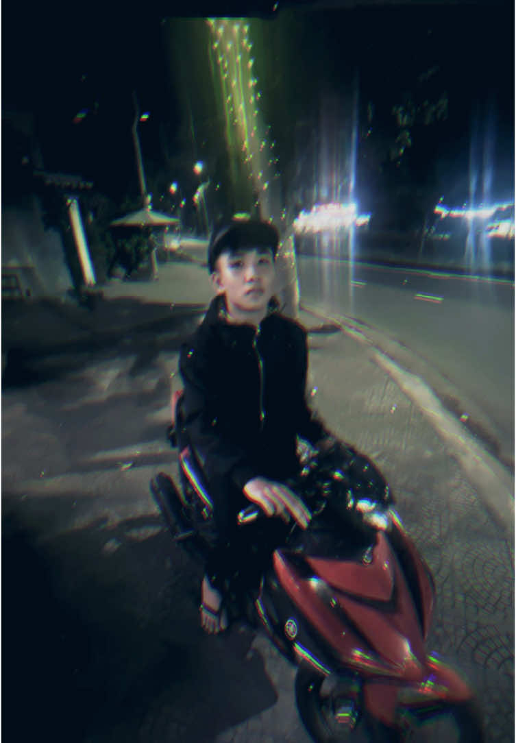 Thời gian trôi nhanh nhỉ.! Ta của những năm tháng đó ngây thờ và dại khờ lắm.Giờ đây đã là những đứa trẻ tập tành làm người lớn rồi,mang trên vai những ước mơ,khát vọng.Ta vẫn đi tiếp đấy th#CapCut #xuhuong #2009 #xuhuongtiktok #2025 #win 