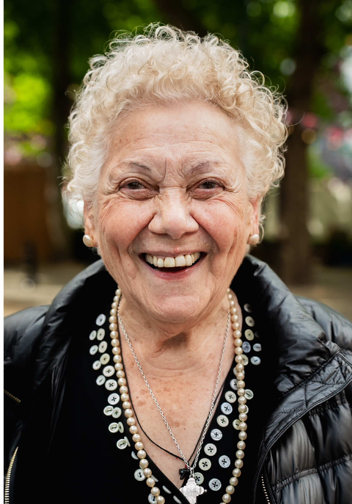 Street Portraits w/Catherine in London, England . . . #streetportrait #modelstrangers #sonyalpha #londontiktok #sonycamera #olderwomen 