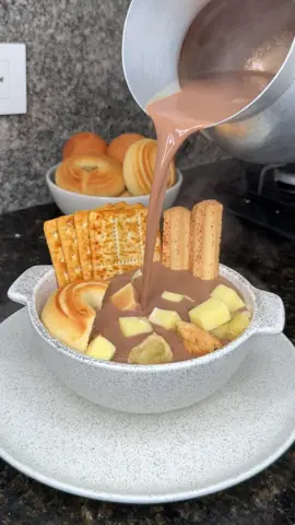 AUTENTICO MIGAO COLOMBIANO!🇨🇴😍🥯 Ingredientes:  - Chocolate  - Leche  - Azúcar  - Canela - Fécula de maíz  - Queso Mozzarella - Galletas   - Buñuelo  - Palitroques Para el bandebono quesudito -  Mezcla para pandebonos Haz de Oros - Esparcible @Aceites y Esparcible Premier  - Agua  - Queso costeño  15 minutos al airfryer u horno y listo😍 #cali #colombia #recetas #recetasfaciles #tiktokfood 