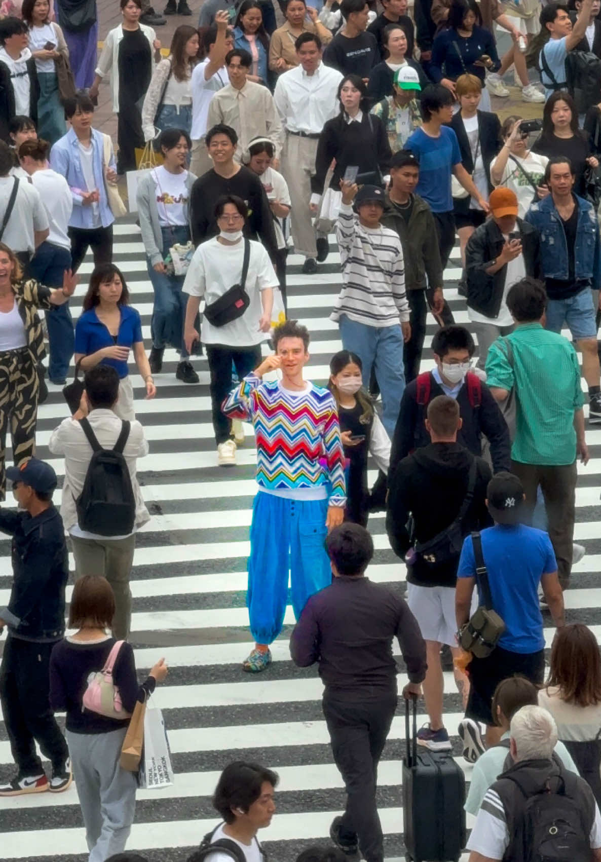 Walking in Japan with my arms and legs out of sync
