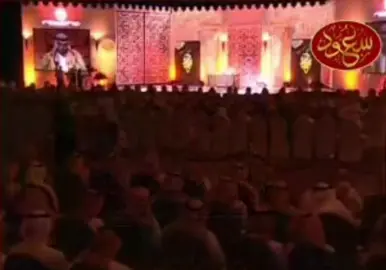 لييه ليه تحتار المشاعر تبتدى من وين فيك فى ابتساماتك وصوتك ولا انا طول سكوتك وانا جاو الطوارى وصرت احيا بيك واموتك ايه ابيك والله ابيك اكذب اني قلت ابيك لين طول بي غيابك وبالسهر قمت احتري سلام سلام سلام قول قول وادلل وامر وش تبى ياللي يحيينى حنينك الله يخليك وينك انا مشتاق لسلامك وابتسامة ضى عينك خلي في بحرك غرامك واحملينى فى مركبك دامنى اللى تبيه ودامك انت اللي تبيه .. #سعود_بن_عبدالله#like#explor 