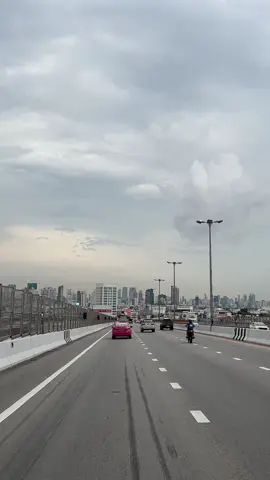 รถเวฟอย่างซิ่ง😄 #วิวกรุงเทพ  #สะพานภูมิพล #กรุงเทพมหานคร #bangkok #thailand 