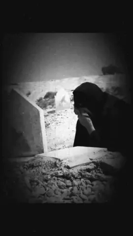 - اصـبحنا نـعشـق رائـحـة الـتراب لانـها دفـنت أحبـابنـا فـيها .!💔#حزن_غياب_وجع_فراق_دموع_خذلان_صدمة #خذلان_خيبة_وجع_قلب_دموع #حزن #الروح #🥺 #💔💔💔 