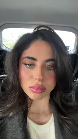 Wünscht mein andere Hälfte auch ein happy Birthday. @Sda.hwya 