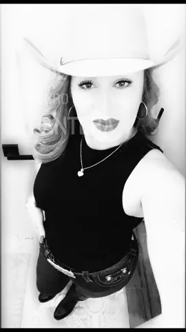 La muchacha bonita #foryoupage 🤠♥️🥰🐎🤠🍺🍀❤️‍🔥