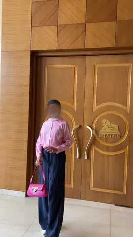 خلاني الاسمراني اموت بمكاني🎀🩷 #اكسبلورexplore #ضيفوني_انستا_🦋 #ترند_تيك_توك_مشاهير #احمد_ستار #explore #شعب_الصيني_ماله_حل😂😂 #fyppppppppppppppppppppppp 