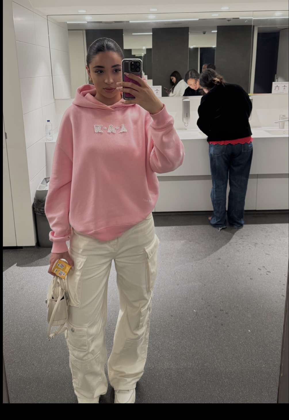 Fit check ✨ #CapCut #comfyoutfits #outfit #voo #fitcheck #streetwear #🇧🇷🇵🇹 sweatshirt @Y.A.K 💗