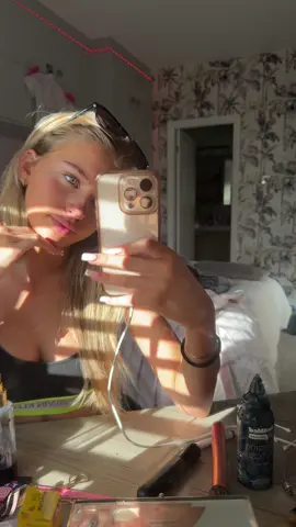 little blonde 🙋🏼‍♀️ #fyp #fyp #blonde #fyp #imwearingclothes #fakebodyy⚠️ #itsatoptiktok 
