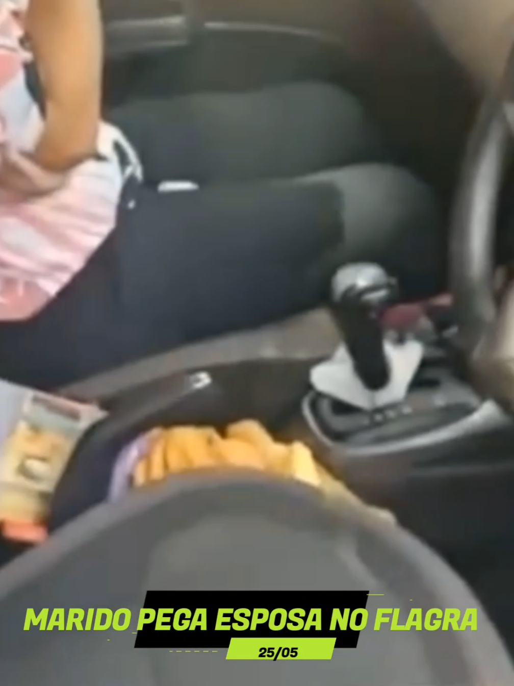 Flagra polêmico em plena luz do dia! Um marido descobriu que sua esposa, evangélica, estava em um motel... com o melhor amigo dele! A cena foi registrada por curiosos e rapidamente viralizou! Confusão, gritos e traição na cara dura! Evangélica? Sim. Mas hoje foi dia de escândalo! Você perdoaria? Ou partia pra outra? #Traição #FlagraNoMotel #Escândalo #Evangélica #CasamentoAbalado #TretaReal #Motel #FortesEmoções #Viral #FofocaTikTok #BrasilReal 