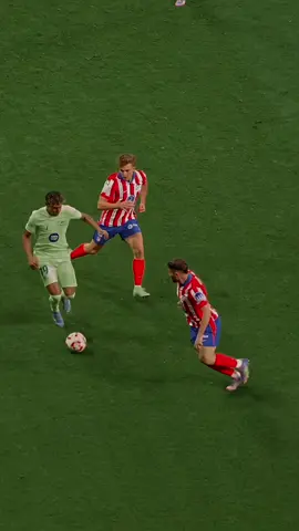 Lamine yamal is a genius on the pitch. #goviral #fyp #foot #lamineyamal #barcelona  ( via @Corzek )