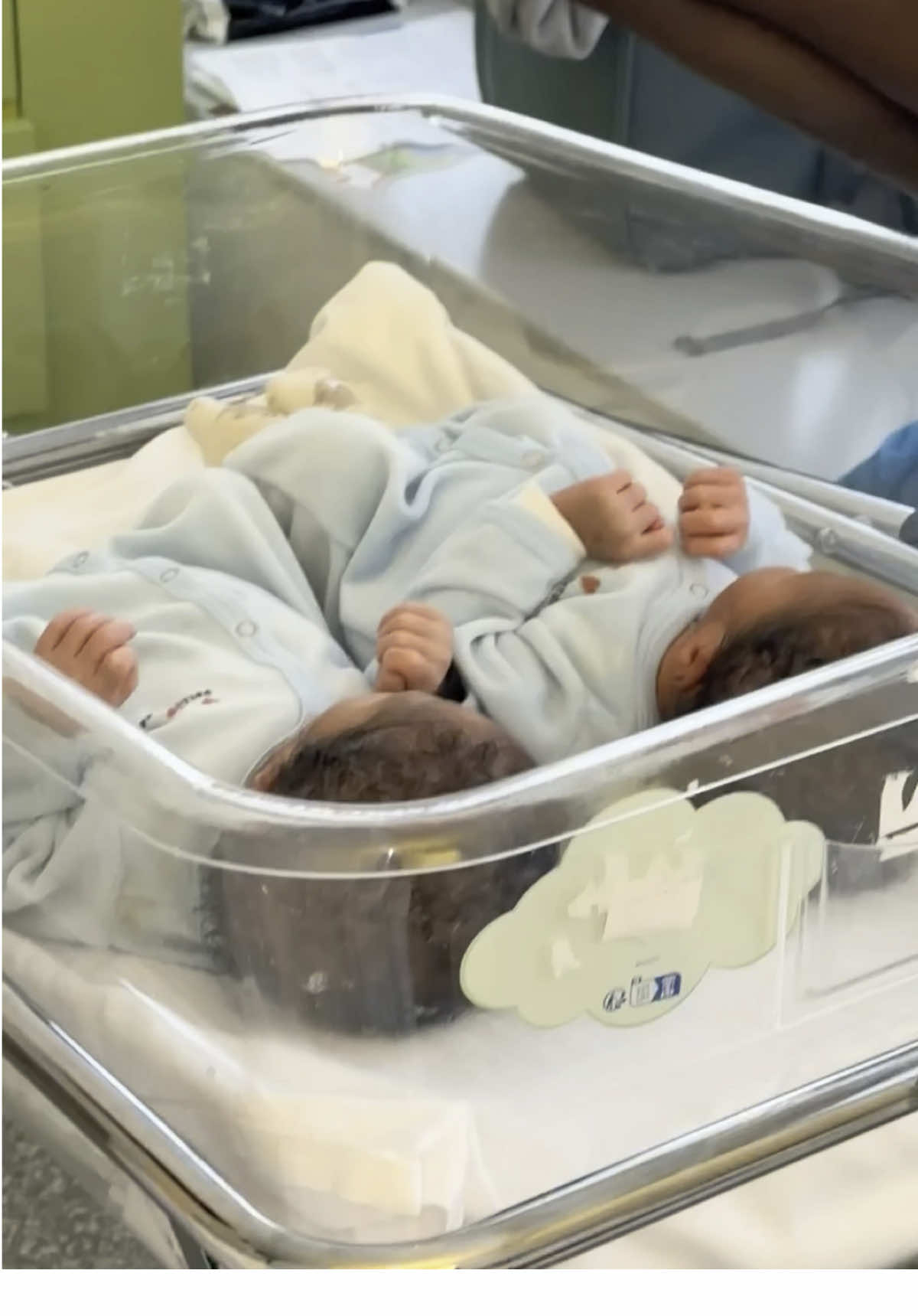 Le 4 fevrier 2025 sans aucun doute le plus beau jour de notre vie  bonne fête à toi la mère de mes enfants merci pour c’est deux merveille  Joyeuse fête à toutes les maman ❤️👸🏾