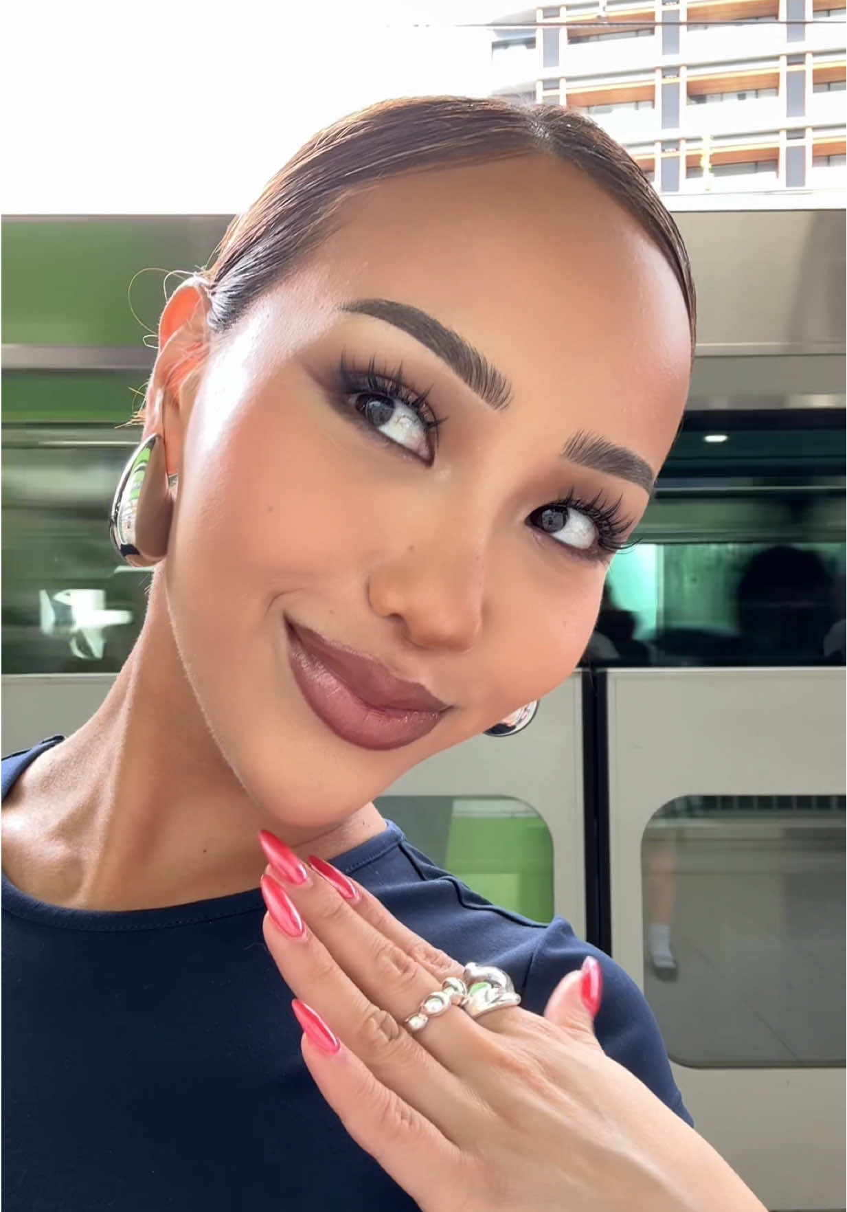 Lip combo of the day 🇯🇵 @Fenty Beauty lip liner - extra thigh @maccosmetics lipglass - behaved #makeup