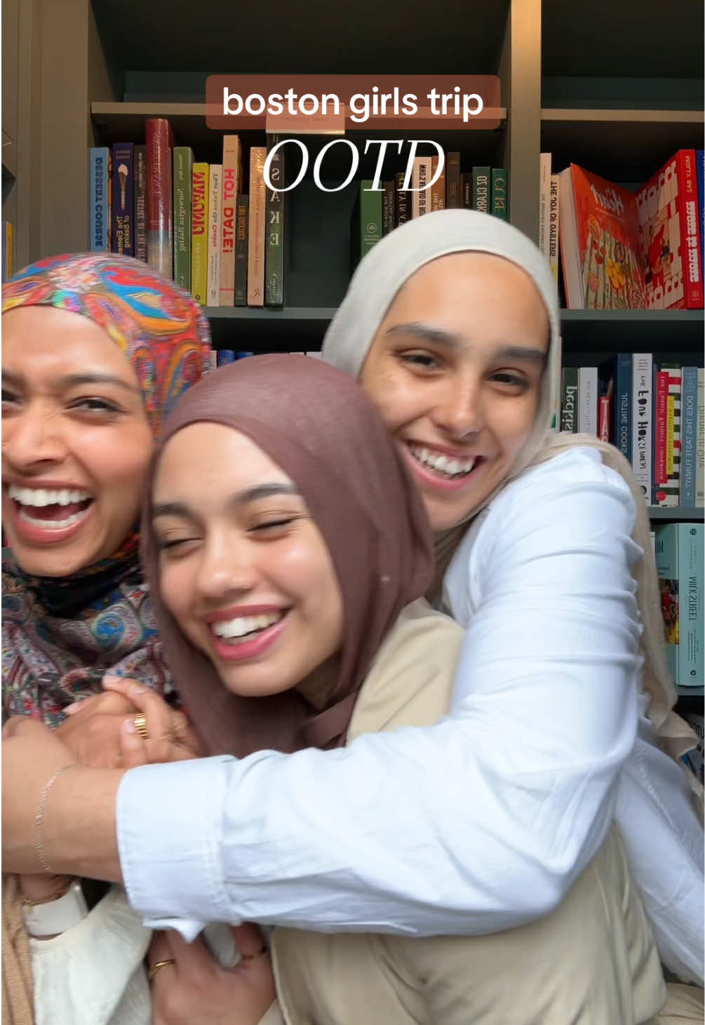 Made it out the groupchat 😝 #hijabi #modestfashion #friends 