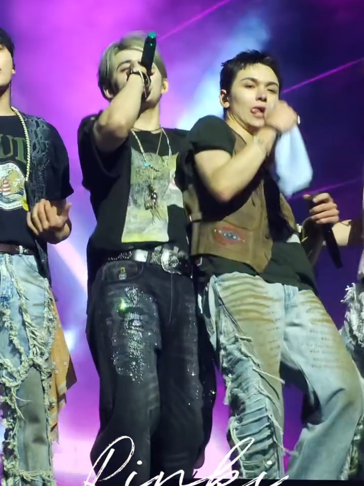 The Choi duo owned 'Eyes on You' rap ! 🔥my fav  #scoups #vernon