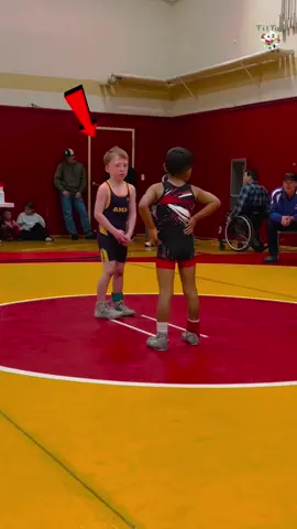 استفزه… فاتعلّم الدرس بالطريقة الصعبة! 😮🥋 لما الغرور يزيد… النتيجة بتكون مؤلمة! الولد ده حاول يتذاكى على خصمه، بس الرد جه في لحظة، وبقوة ماكانش يتوقعها! وفي الآخر؟ اللي فاز… هو اللي فضل محترم لحد النهاية. #تواضع #قتال_شوارع #رد_قاسي #محتوى_رياضي #احترام_الخصم #StayHumble #InstantKarma #Sportsmanship #FightBack #ViralClip #MustWatch