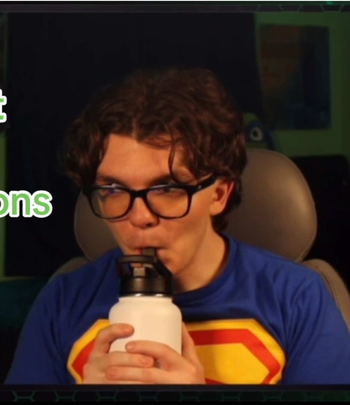 “THE RACK” is now gonna be a human sound byte for the foreseeable future😂 but yeah, nothing normal is usually discussed on Stream😐😂 #fy #fyp #adultsippycup #sippycup #waterbottle #backcrack #therack #medievaltorture #mrincredible #theincredibles #stretch 
