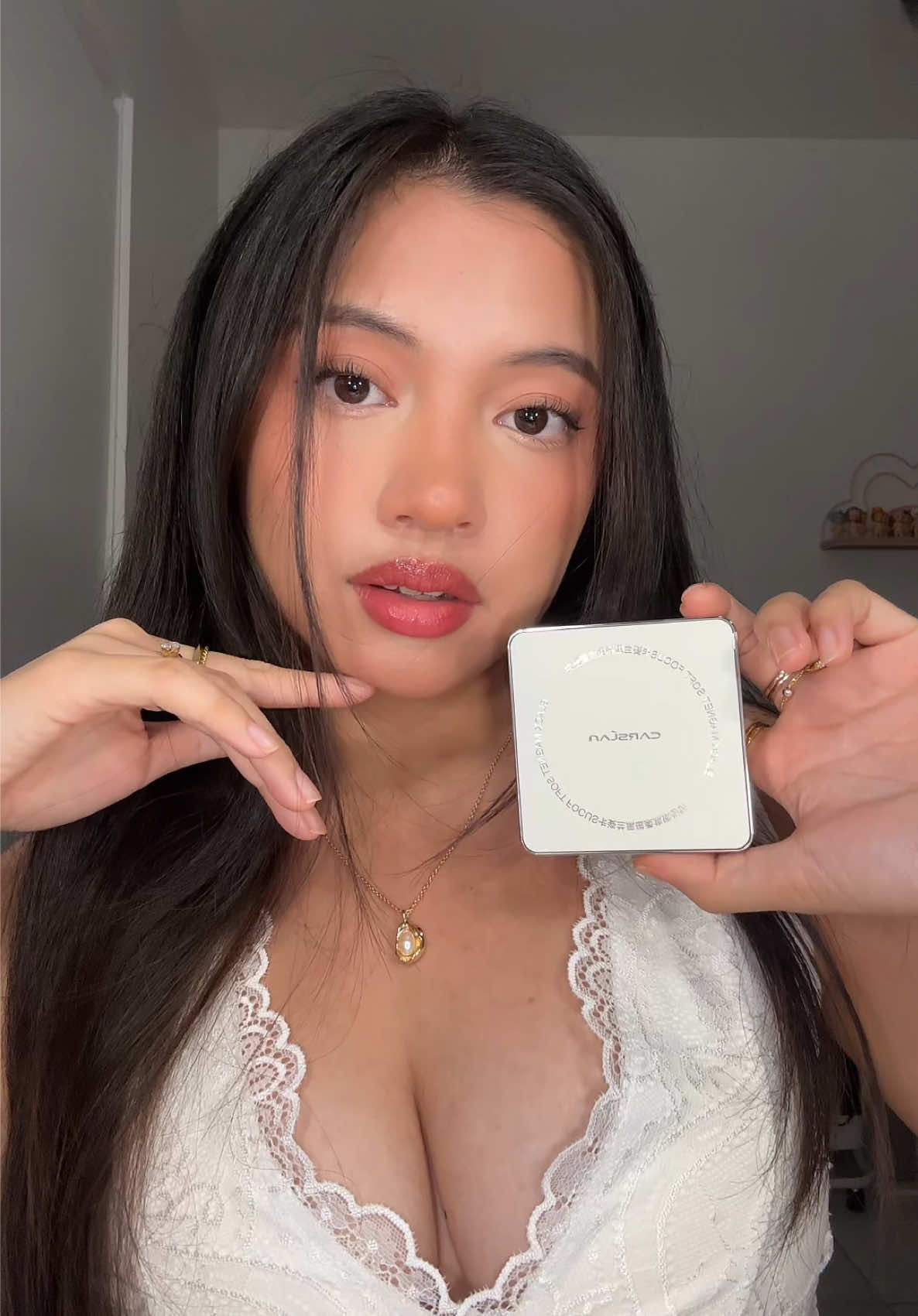 My new favorites powder to set and touch up my makeup @carslan_us @Carslan Global Official @Carslanvn  #carslan #pressedpowder #carslanpowder #carslanpressedpowder #oilfreemakeup #oilyskin #oilymakeuptips #powderforoilyskin 