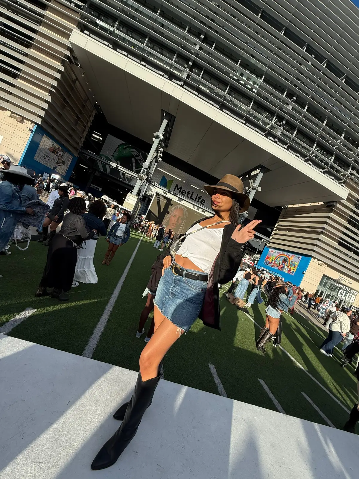 BEY-HAW! Woke up this morning my hearts still racing 🐝🤠 #cowboycarter #beyonce #nyc #metlifestadium 