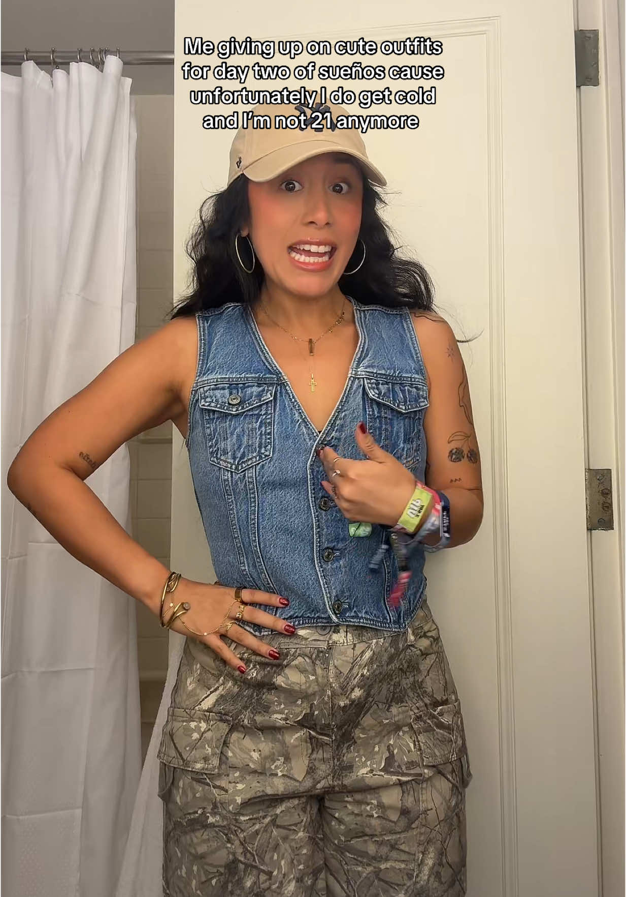 And yes I’m being a big hoodie with me 😖😖😖 #suenos #chicago #suenosfestival 