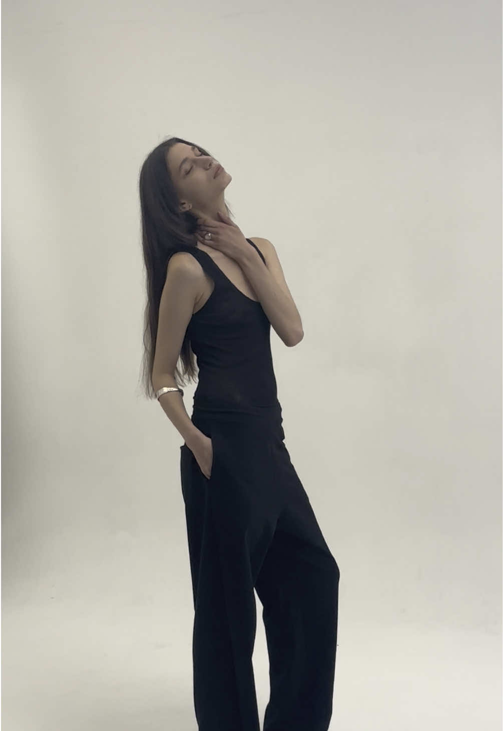 No cut just going with the flow #modeling #howtopose #movement 