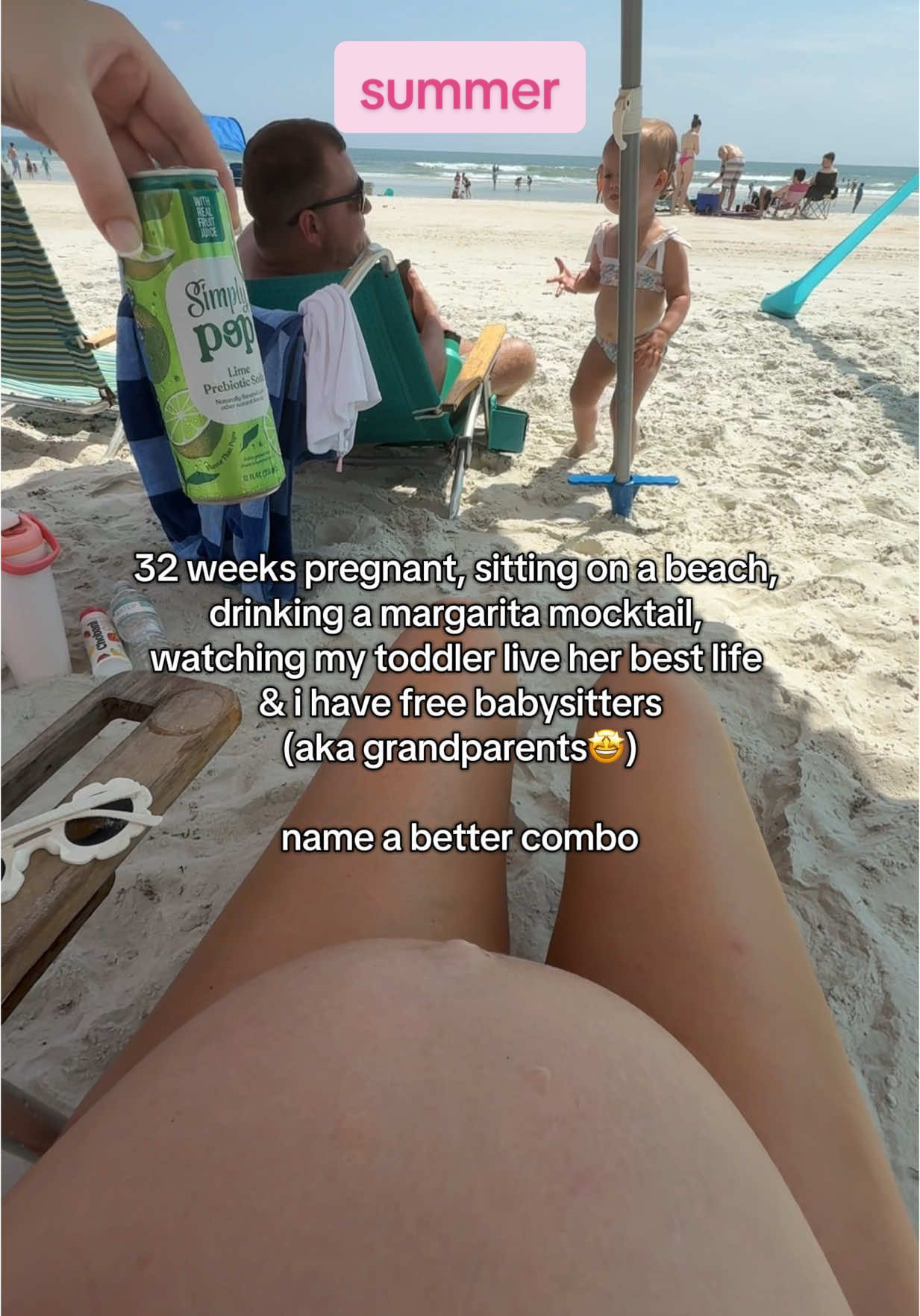 living the dream #lillyholmes#lilsholmie#momlife#pregnancy#pregnantlife#beach#beachlife#32weekspregnant#mom#toddlermom#livingmybestlife#beachday#marg#margaritamocktail#simplypop @nicoleat2 