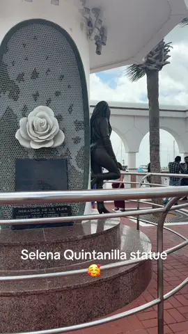 Statua#selena#Quintanilla #memory#Love#fans#🥰