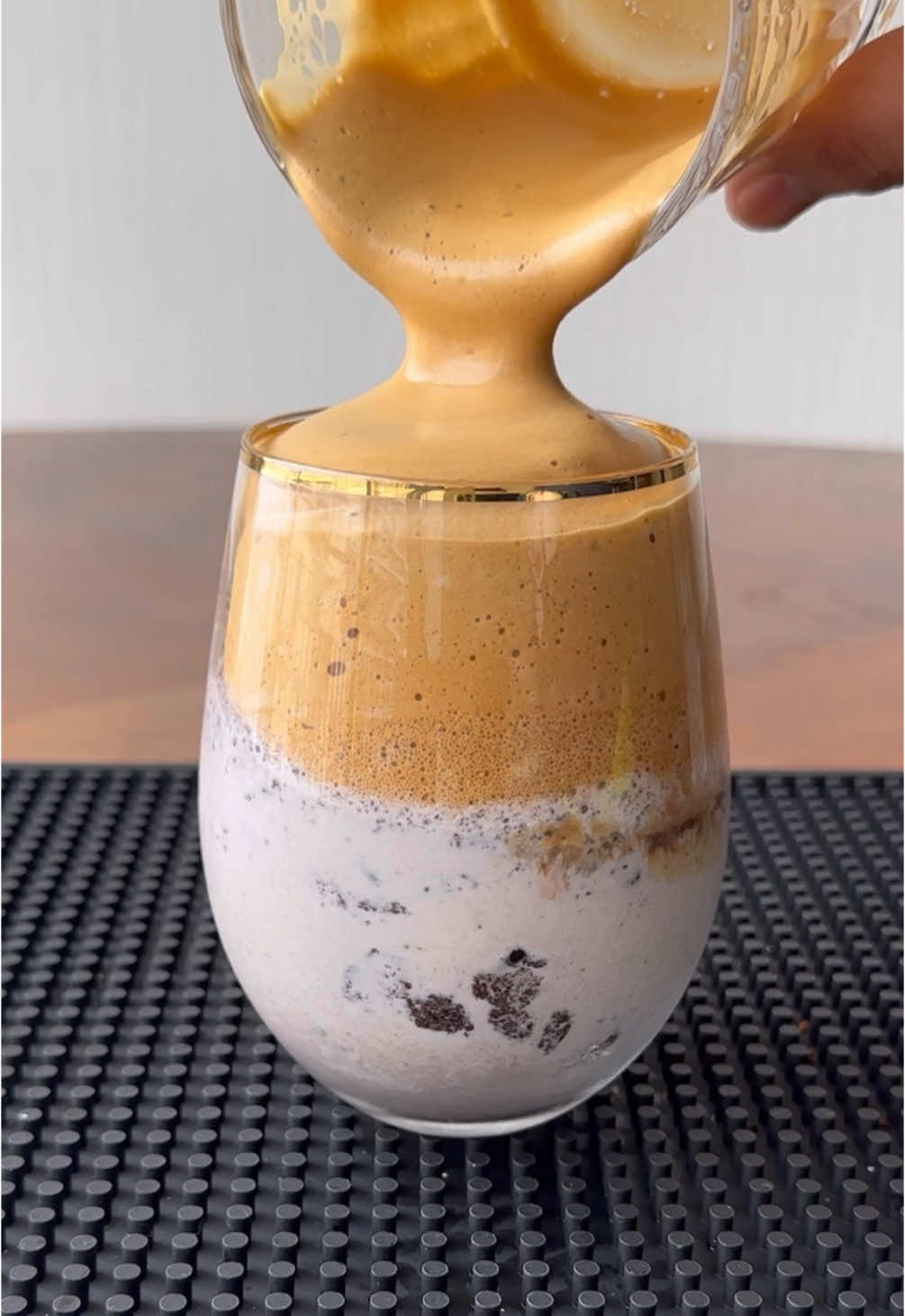 Café batido con leche y galleta oreo #cafe #coffee #drinksideas #viral #parati 