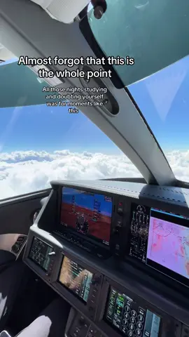 Student pilots, the road seems long. I promise it’s worth it in the end 🙌 #aviation #fyp #flying #blowthisupforme 