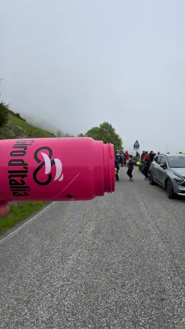 Every bottle holds a story. 🚴‍♂️ Even of those who went in — and came out more charged than ever 🔋 Ogni borraccia racconta una storia. 🚴‍♂️ Anche quella di chi ci è entrato e ne è uscito più carico di prima. 🔋 #GirodItalia #EliteCycling | @Elite Cycling 