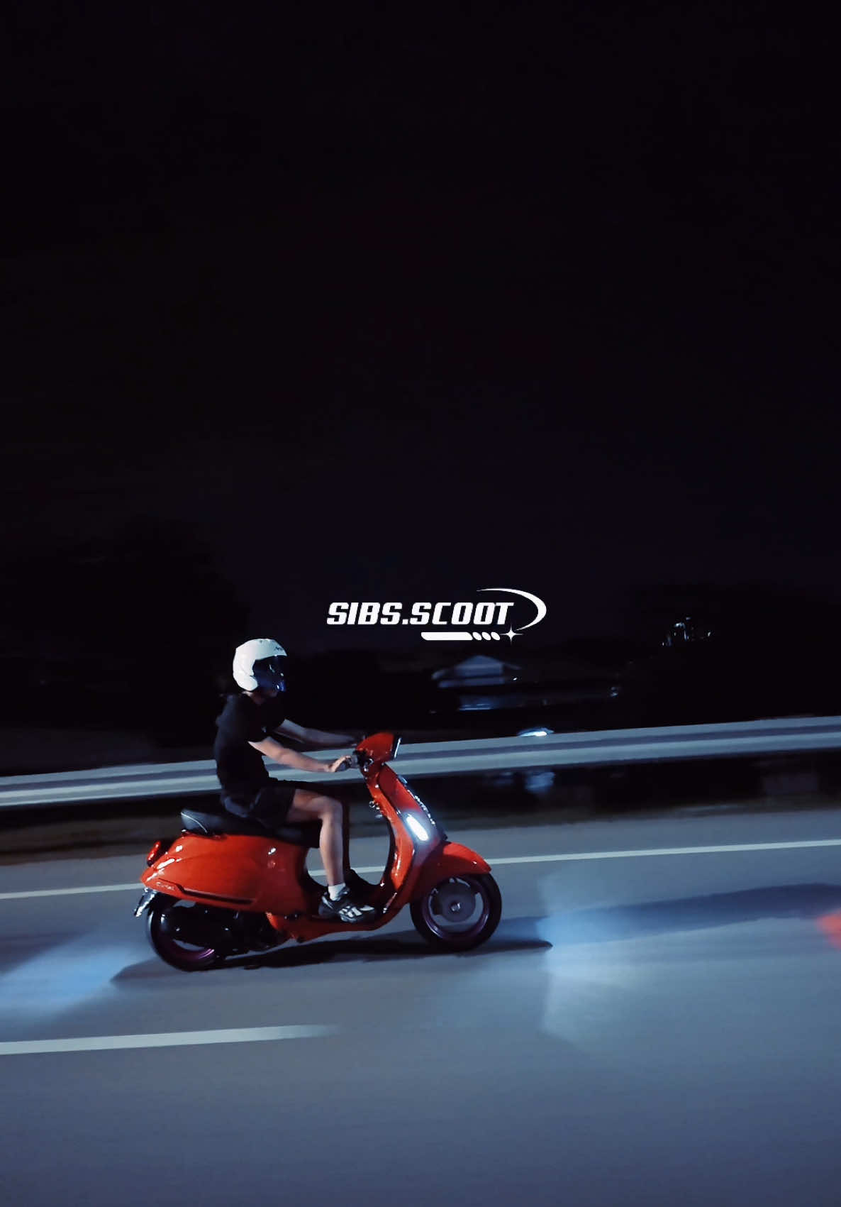 Vespa Sprint Orange🧡💯 . . #sibsscoot #vespa #vespamatic #vespastyle #vespamodern #vespagram #vespamania #vespajourney #vespasprint #vespakualalumpur #vespamalaysia #vespahobby #dailyvespa #vespagts #doyouvespa #nightride #shijiro #vespamodifikasistyle 