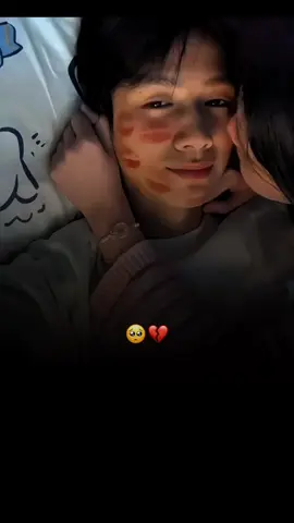 {🥺💔}