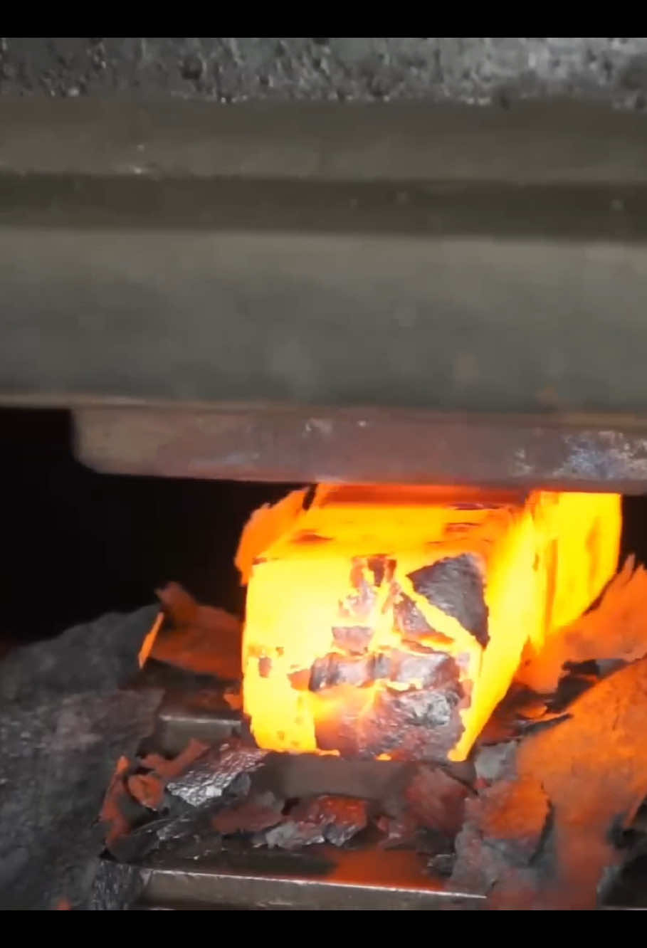 Part 2 - Damascus steel - steel flowers. #make #knife #damascusknife #forging #foryoupage 