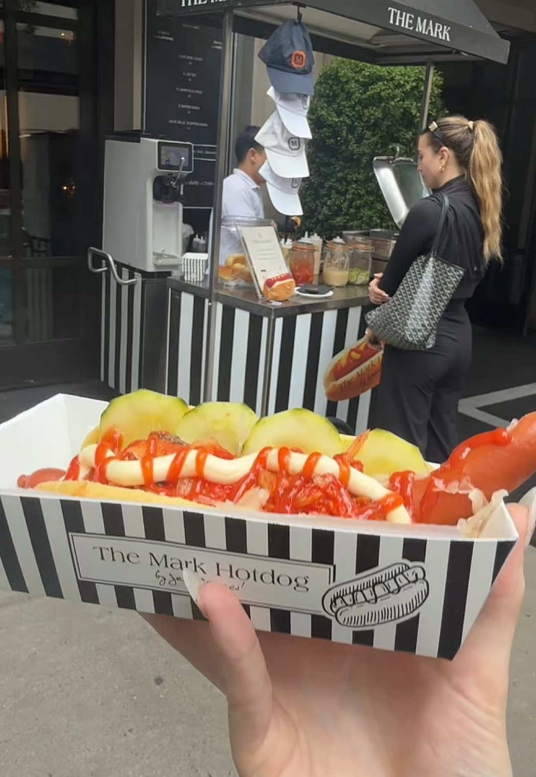heard the $6 Mark Hotel hotdog is iconic, so i had to see for myself #NYCFoodie #TikTokEats #HotDogReview #ViralEats #NYCUnder10 #TikTokFood #FoodieFinds #CheapEatsNYC #LuxuryOnABudget #FoodTok #HiddenGems #FoodReview@meghan 